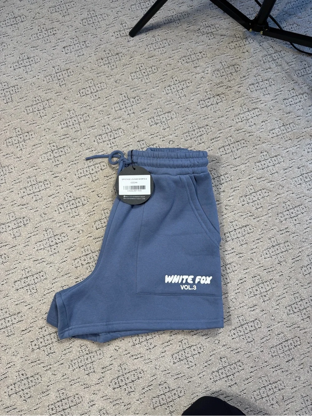 White Fox set NWT/NWOT Vol 3 set Small shorts
Sweatshirt - Picture 8 of 8